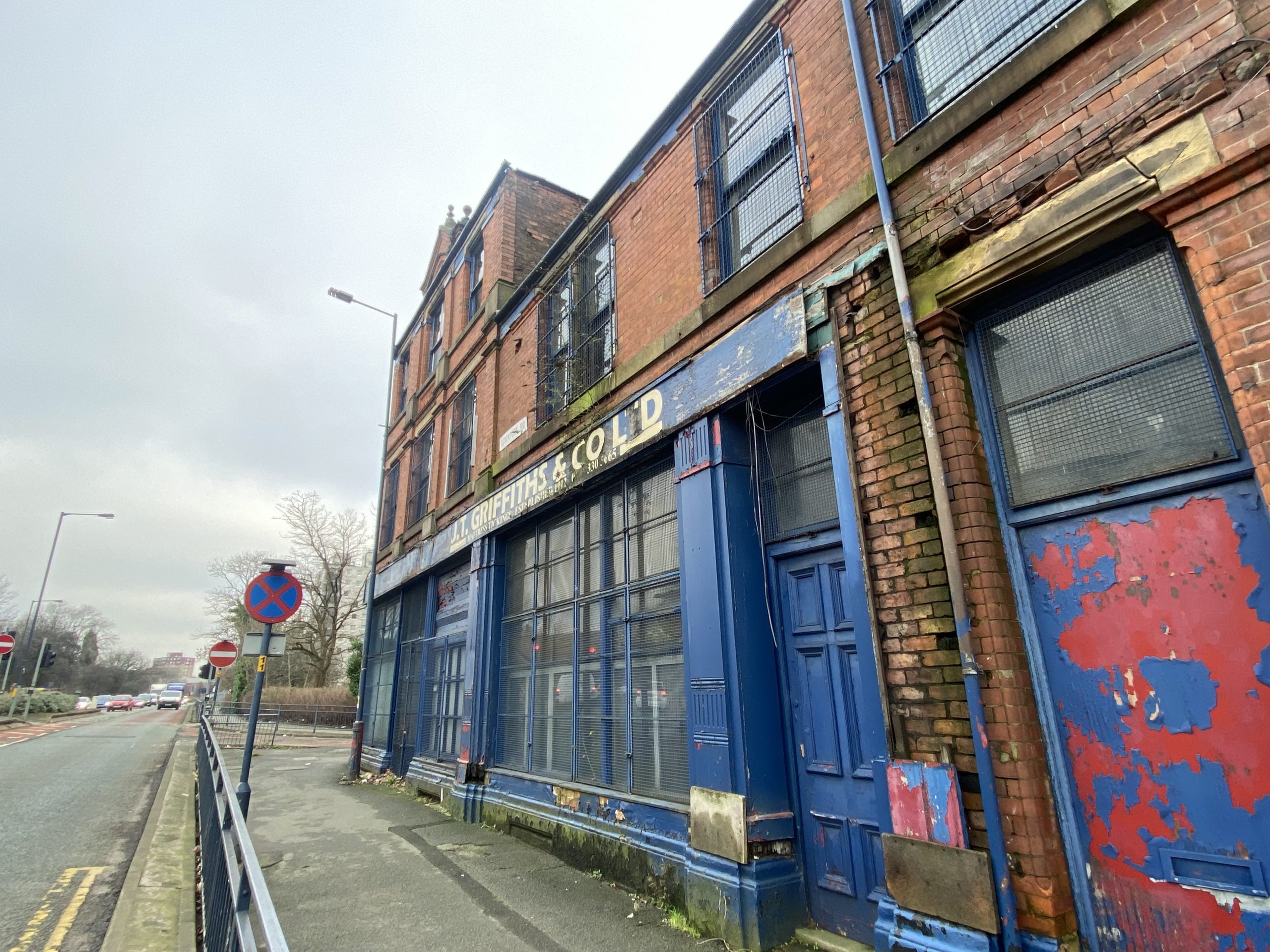 The dilapidated building at the junction of Stockport Road and William Street in Ashton-under-Lyne