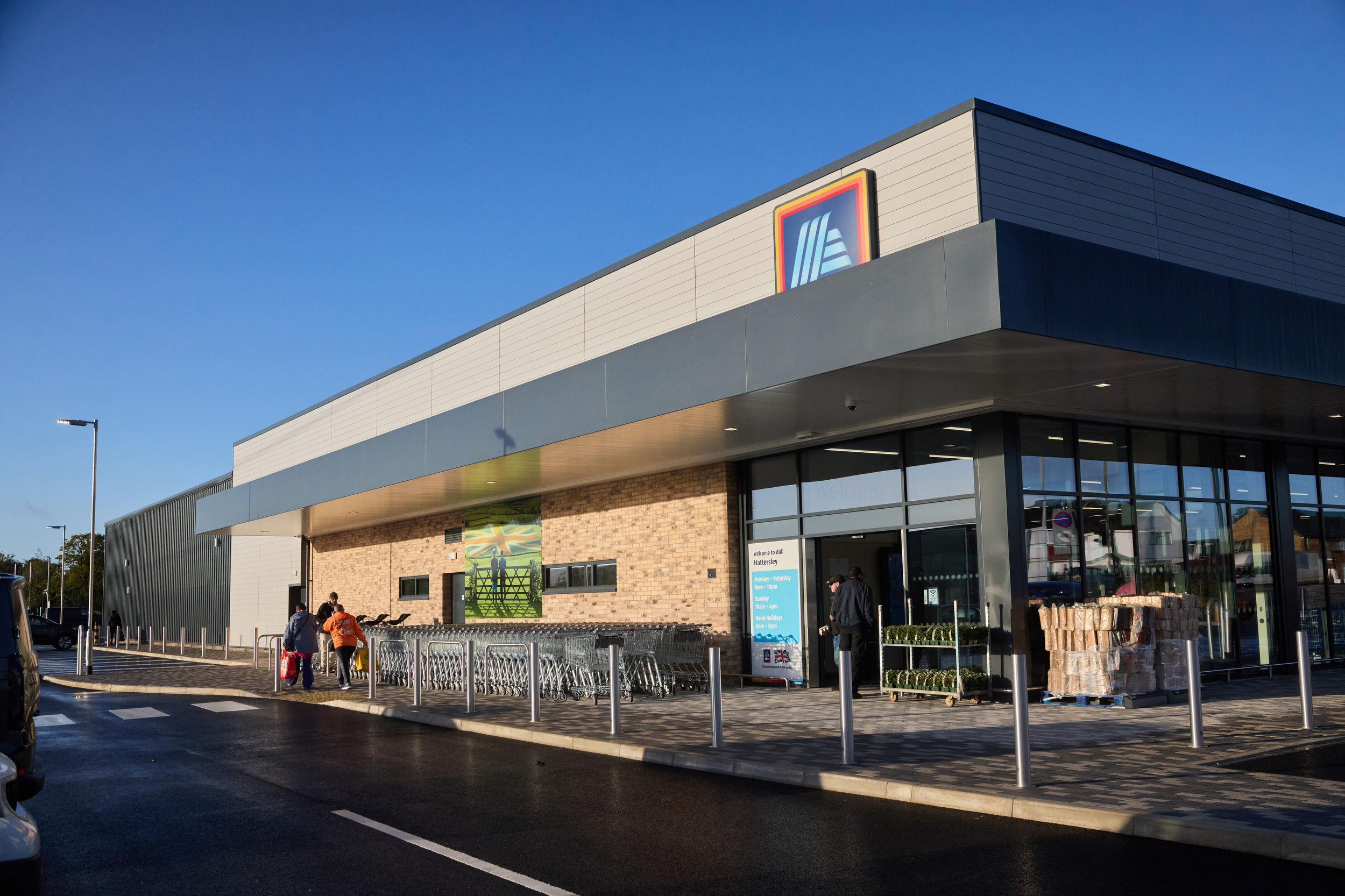 The new Aldi is located at Hattersley Trade Park on Stockport Road